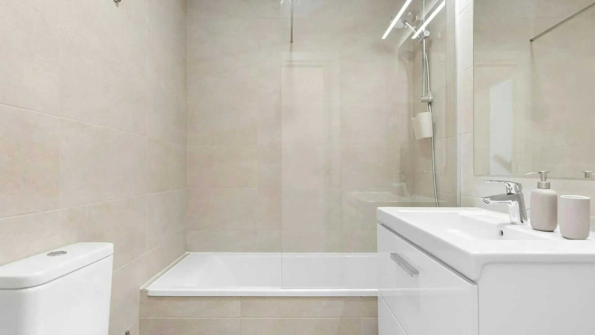 Malaga Eye Pool & Parking Free Appartement