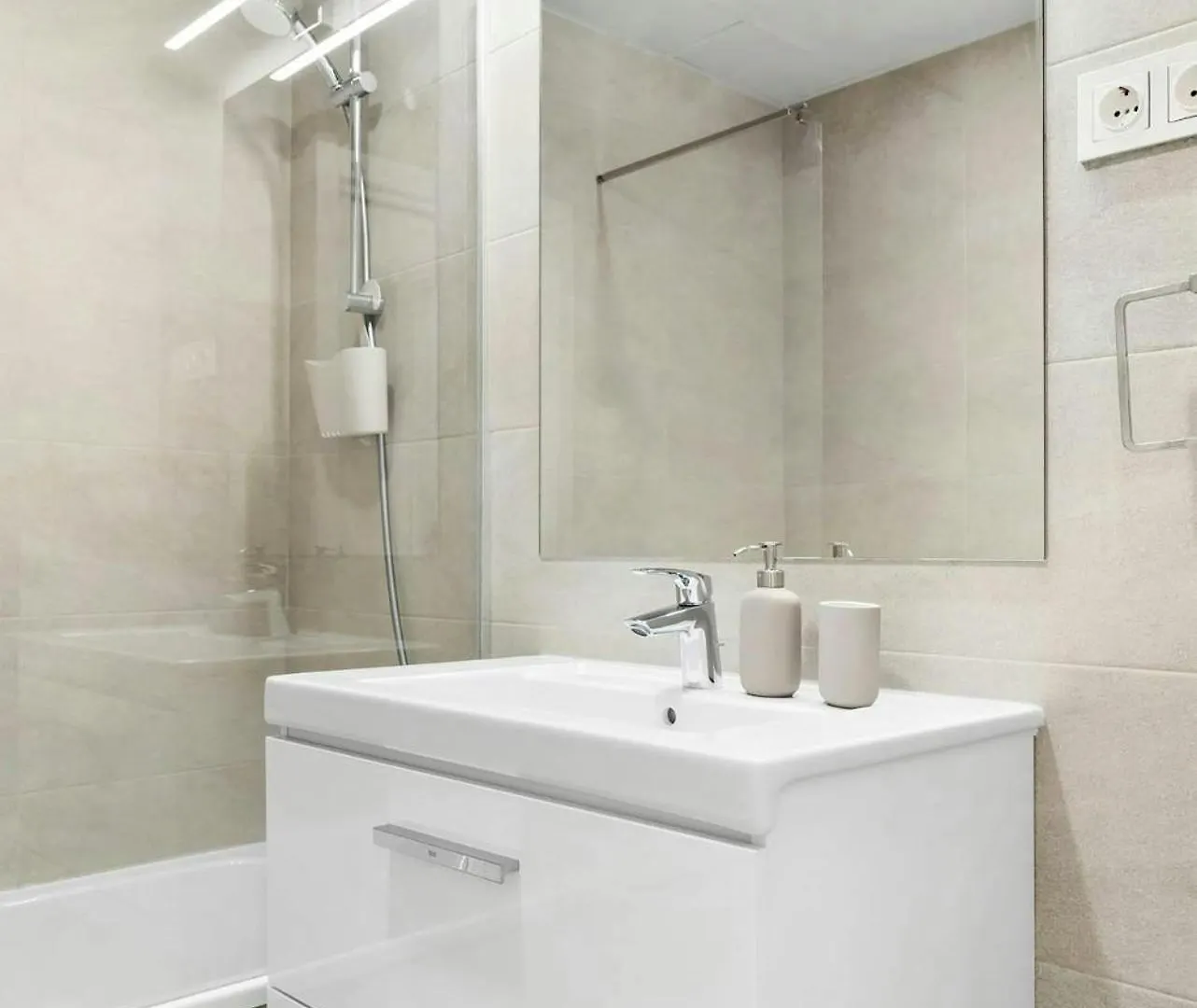 Malaga Eye Pool & Parking Free Appartement