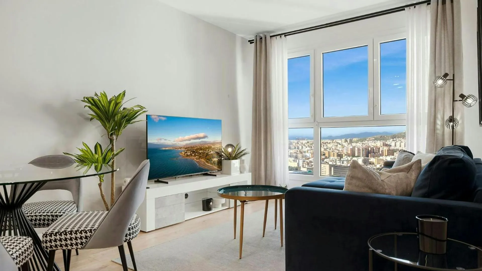 Malaga Eye Pool & Parking Free Appartement