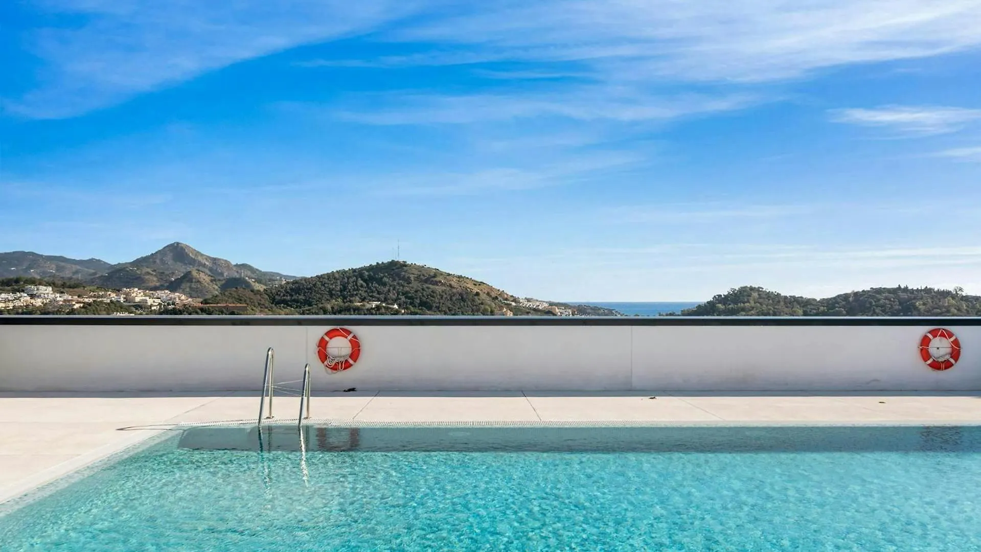 Malaga Eye Pool & Parking Free Appartement