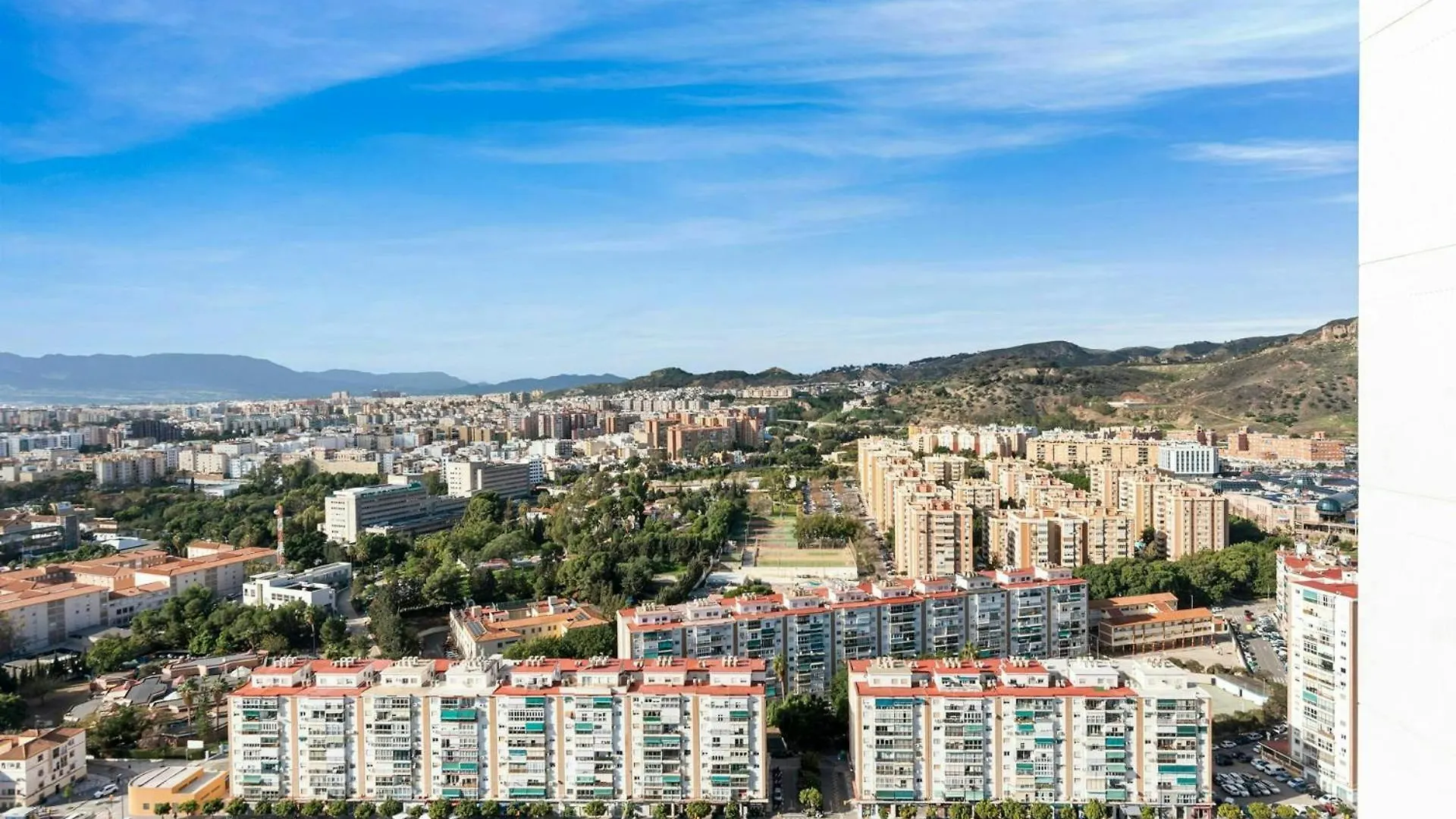 Malaga Eye Pool & Parking Free Appartement